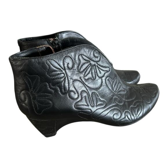 PIKOLINOS Black Ankle Boots with Floral Stitching - Picture 2 of 7